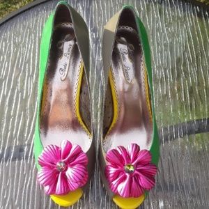 Poetic License 2-tone Heel  NWOT